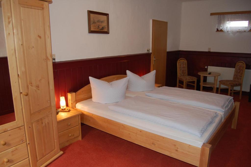Rennstieg-Hotel Rettelbusch Kammerforst Rum bild